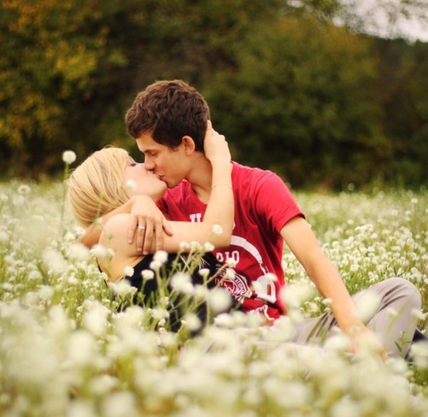 Влюбленные на природе