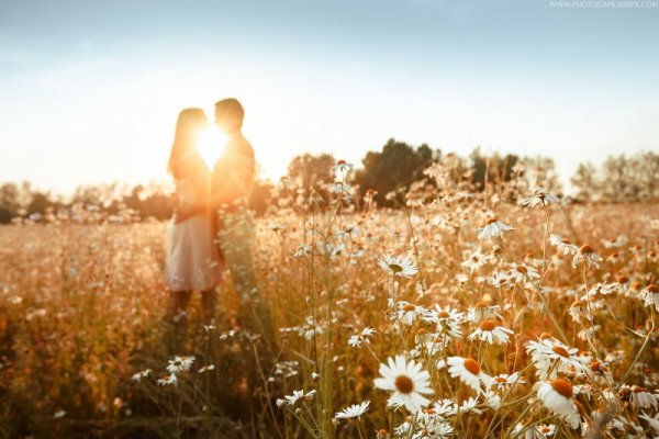 Влюбленные на речке