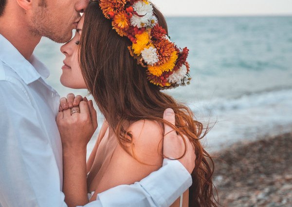 Влюбленные на лугу