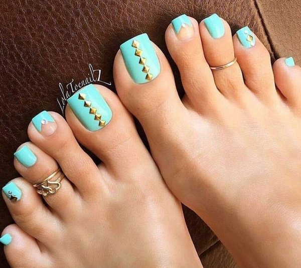 Красивый летний педикюр