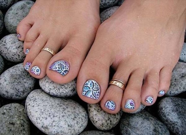 Красивый летний педикюр