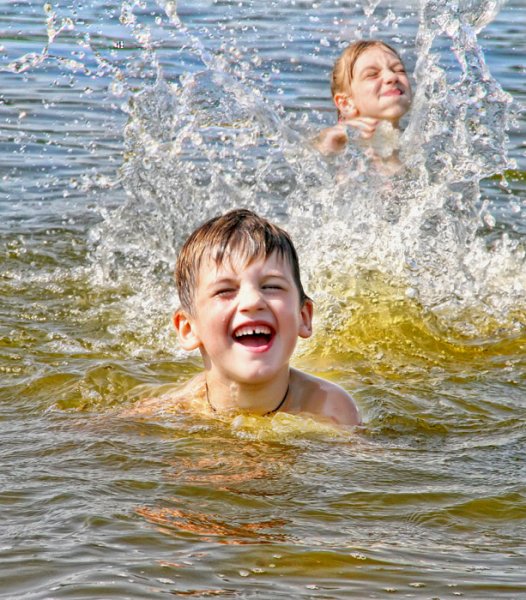 Дети на озере