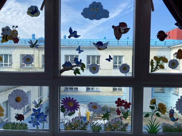 Украшение окон Весна лето в саду