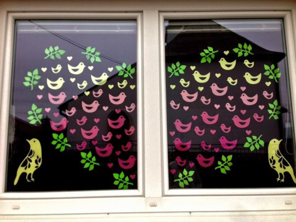 Украшение окон в детском саду лето