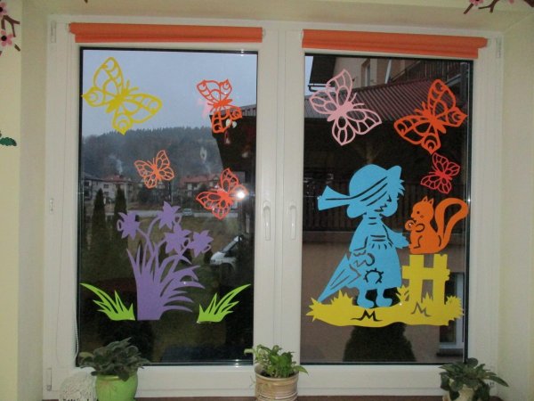 Украшение окон весной в детском саду