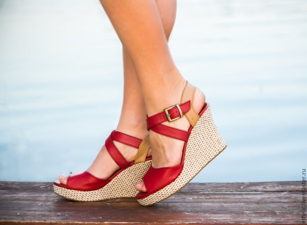 Босоножки на танкетке валберис