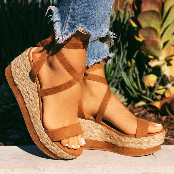 Золотые босоножки Рандеву