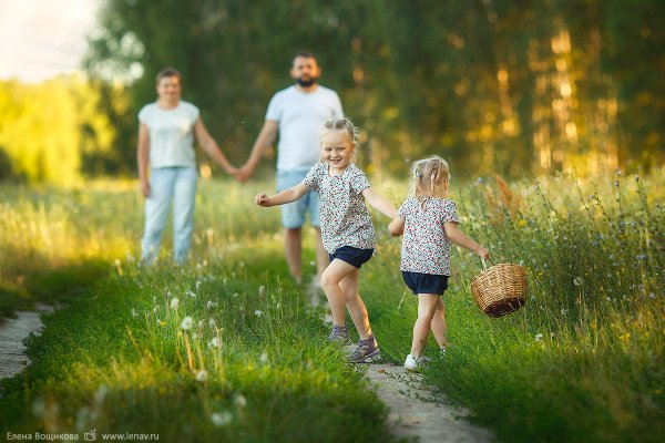 Счастливые дети на отдыхе