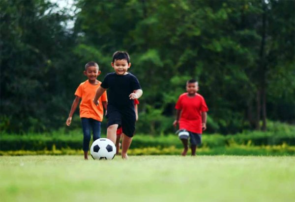 Футбол в деревне дети эмоции