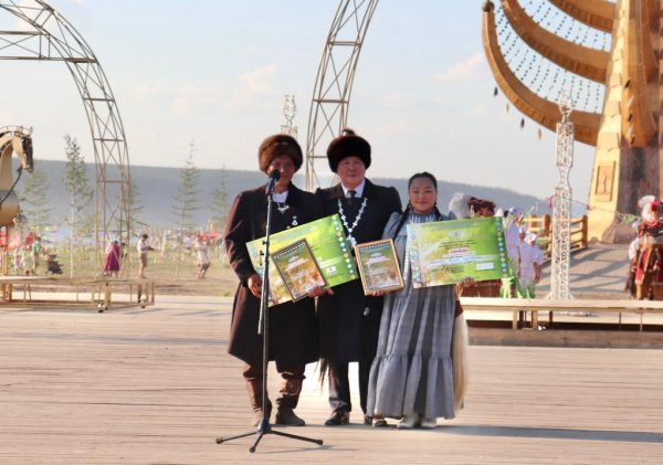 Монета с символом рубля