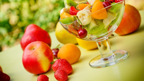 Красивые яркие фрукты