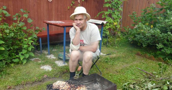 Мужик в ванной на даче