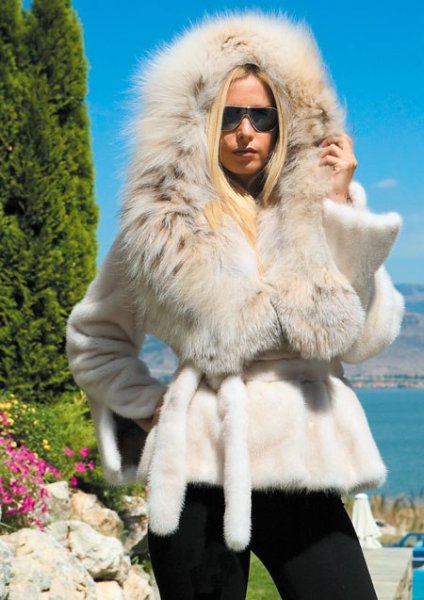 Фотосессия в шубе летом