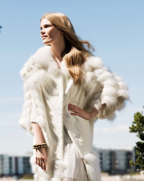 Девушка в шубе