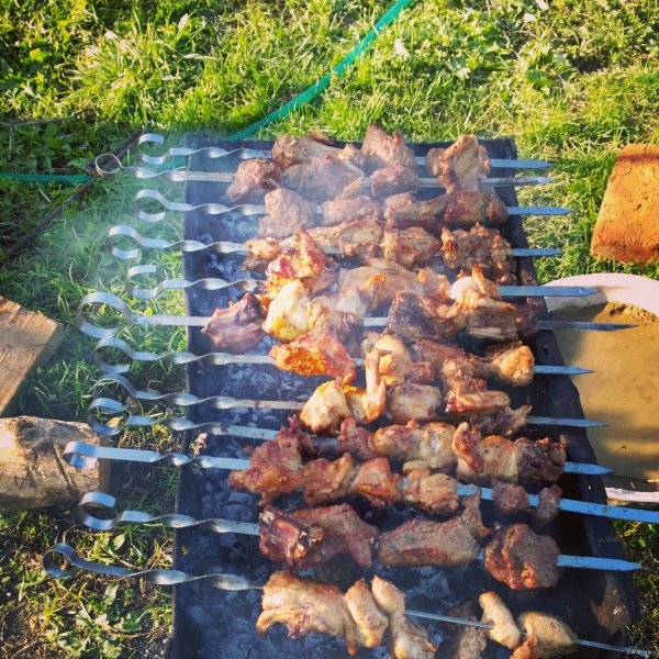 Шашлыки на даче весной