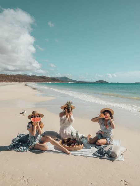 Семья путешествует на машине