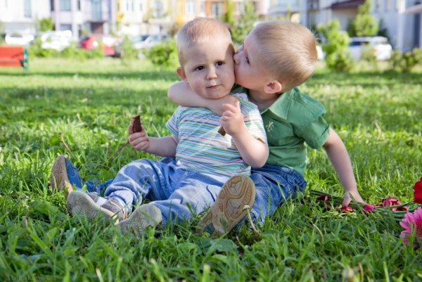 Сюжетная картина на площадке