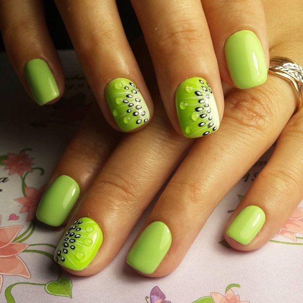 Маникюр с фруктами