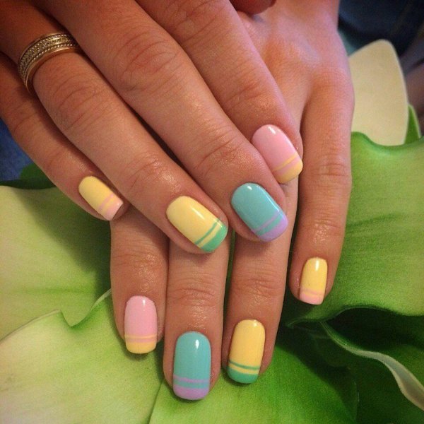 Летний маникюр разноцветный