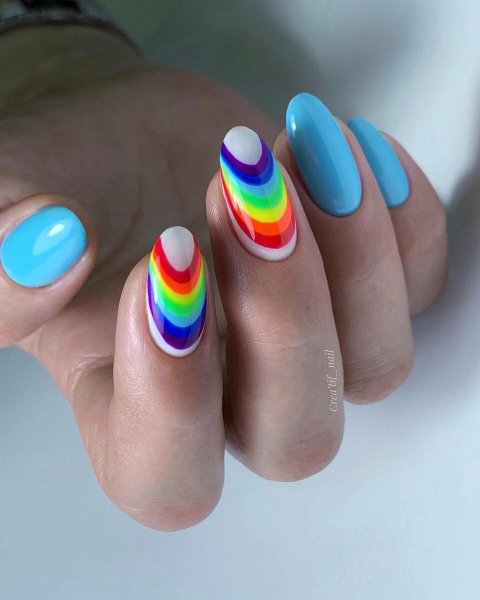 Летний маникюр желтый