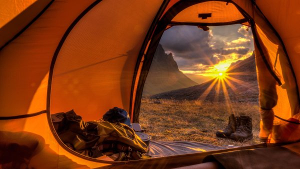 Костер рядом с палаткой