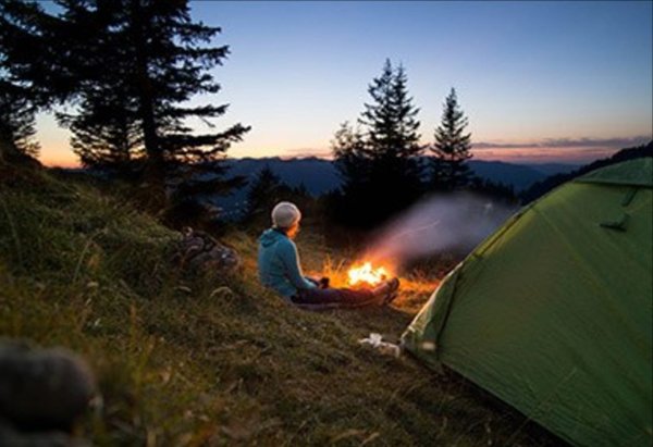 Вечеринка на природе с палатками