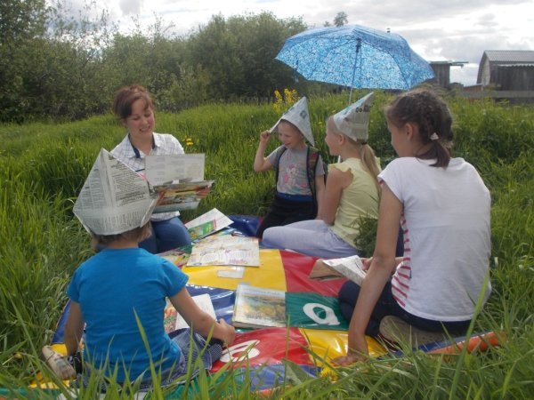 Очередь из зонтиков рисунок