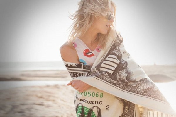 Деньги на пляже