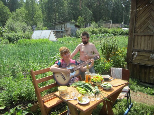 Шашлыки на даче летом