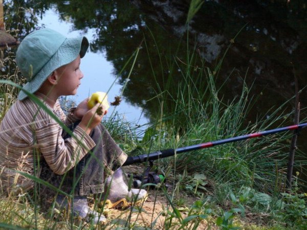 С удочкой в бассейне