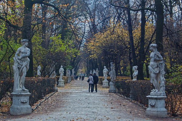 Летний сад аллеи скульптур