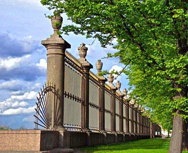 Ограда летнего сада в Санкт-Петербурге