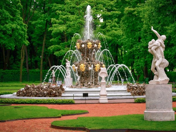 Парк летний сад в Санкт-Петербурге