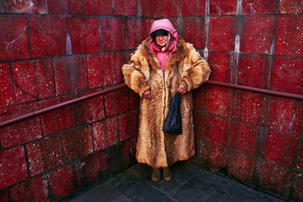 Девушка в санях | Фотосессия, Зимняя фотография, Шуба