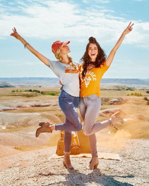 Друзья на закате