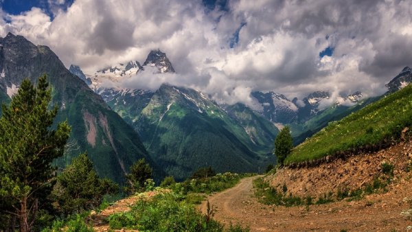 Кавказские горы Домбай