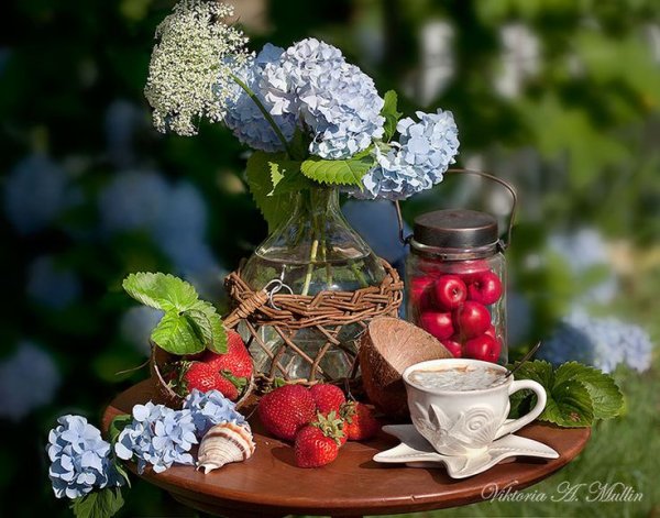 Земляника в ладошке