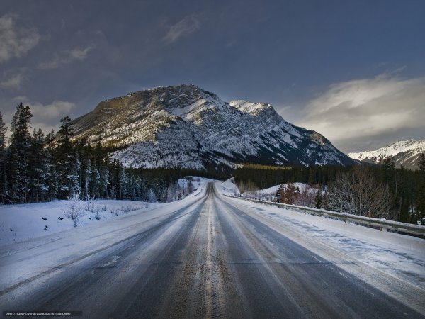 Снежная дорога в горах