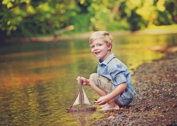 Мальчик летом