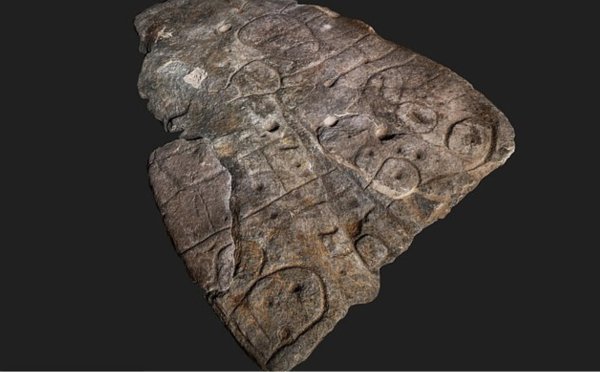 Древняя каменная плита