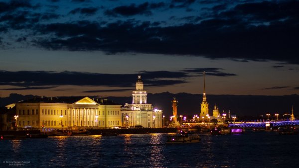 Дворцовый мост в Санкт-Петербурге