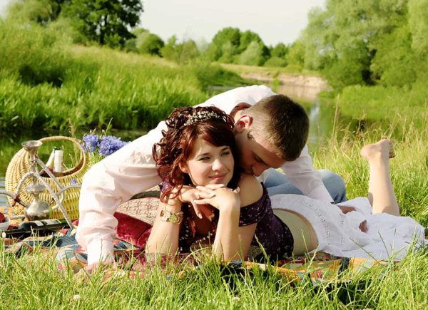Влюбленные на природе