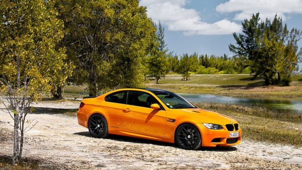 БМВ м5 в пустыне