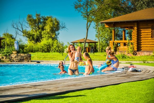 Бассейн на природе