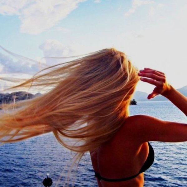 Блондинка со спины