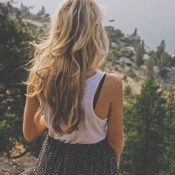 Блондинка на море