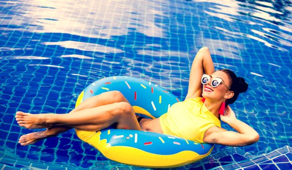 Лето бассейн