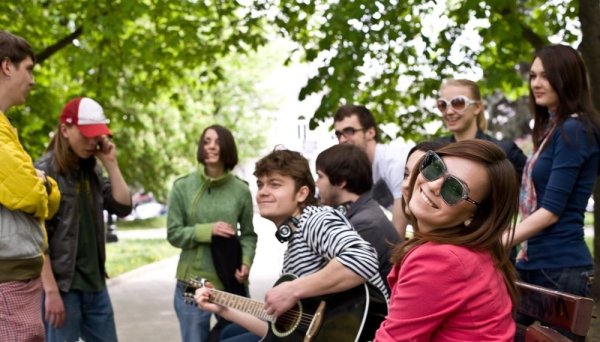 Группа людей в парке