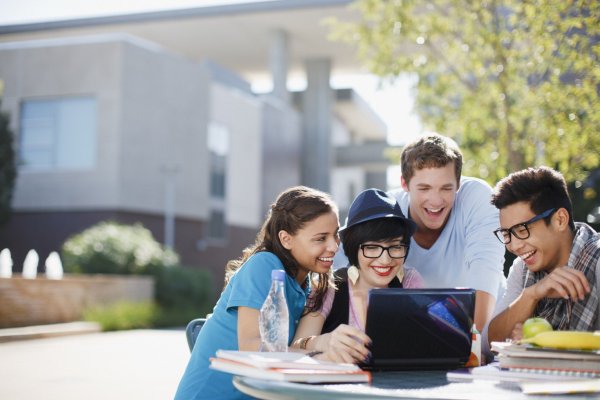 Довольные студенты