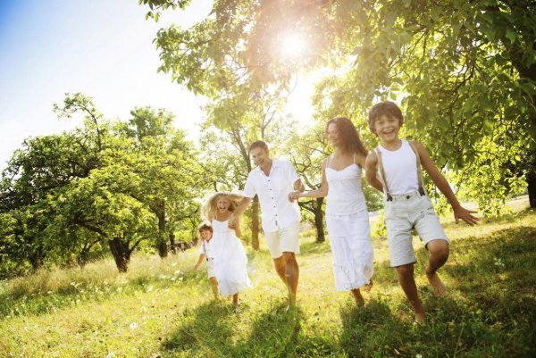 Семья на природе